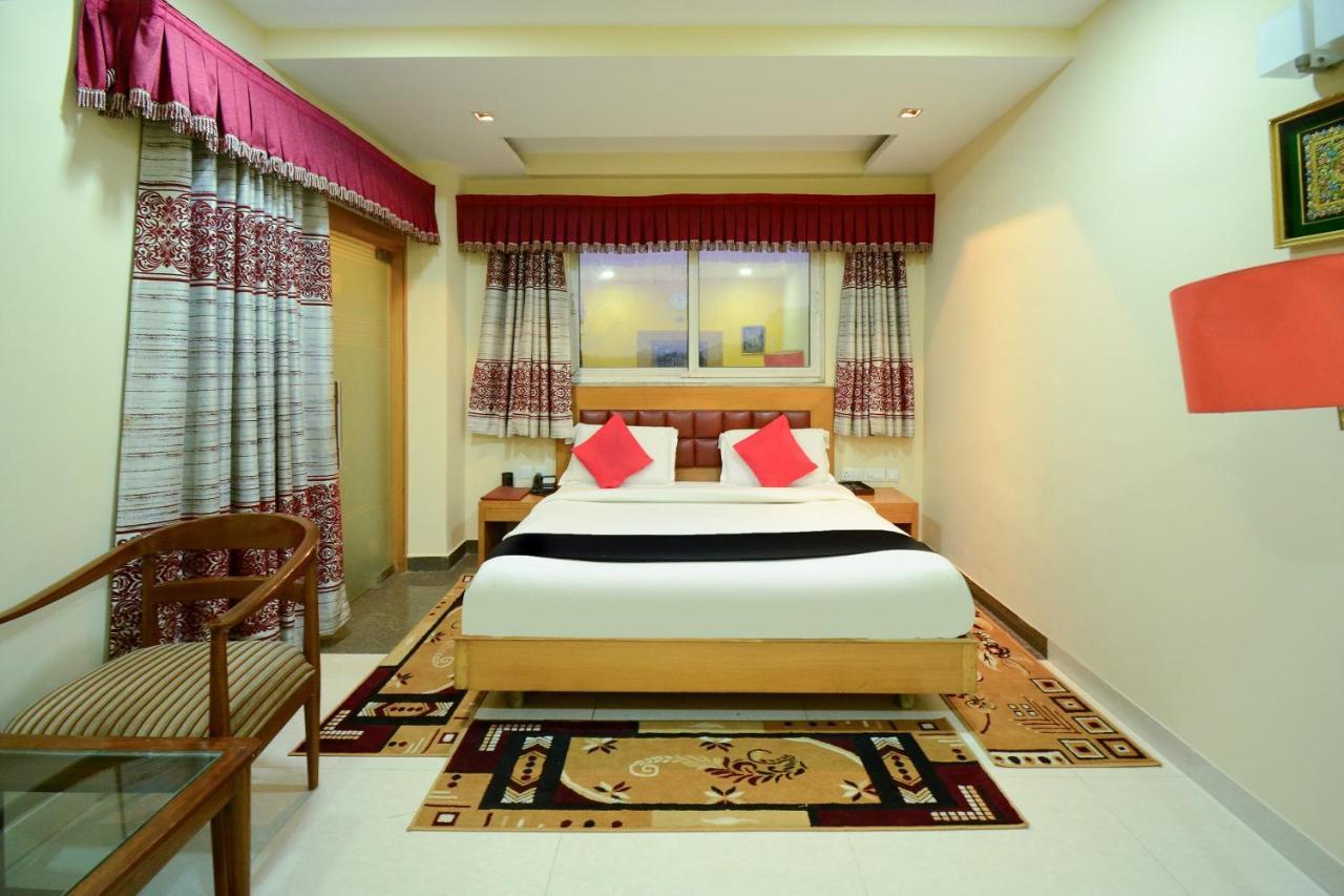 Collection O 2521 Hotel The Vinayak Gválijar Exteriér fotografie