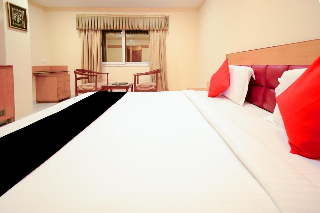 Collection O 2521 Hotel The Vinayak Gválijar Exteriér fotografie
