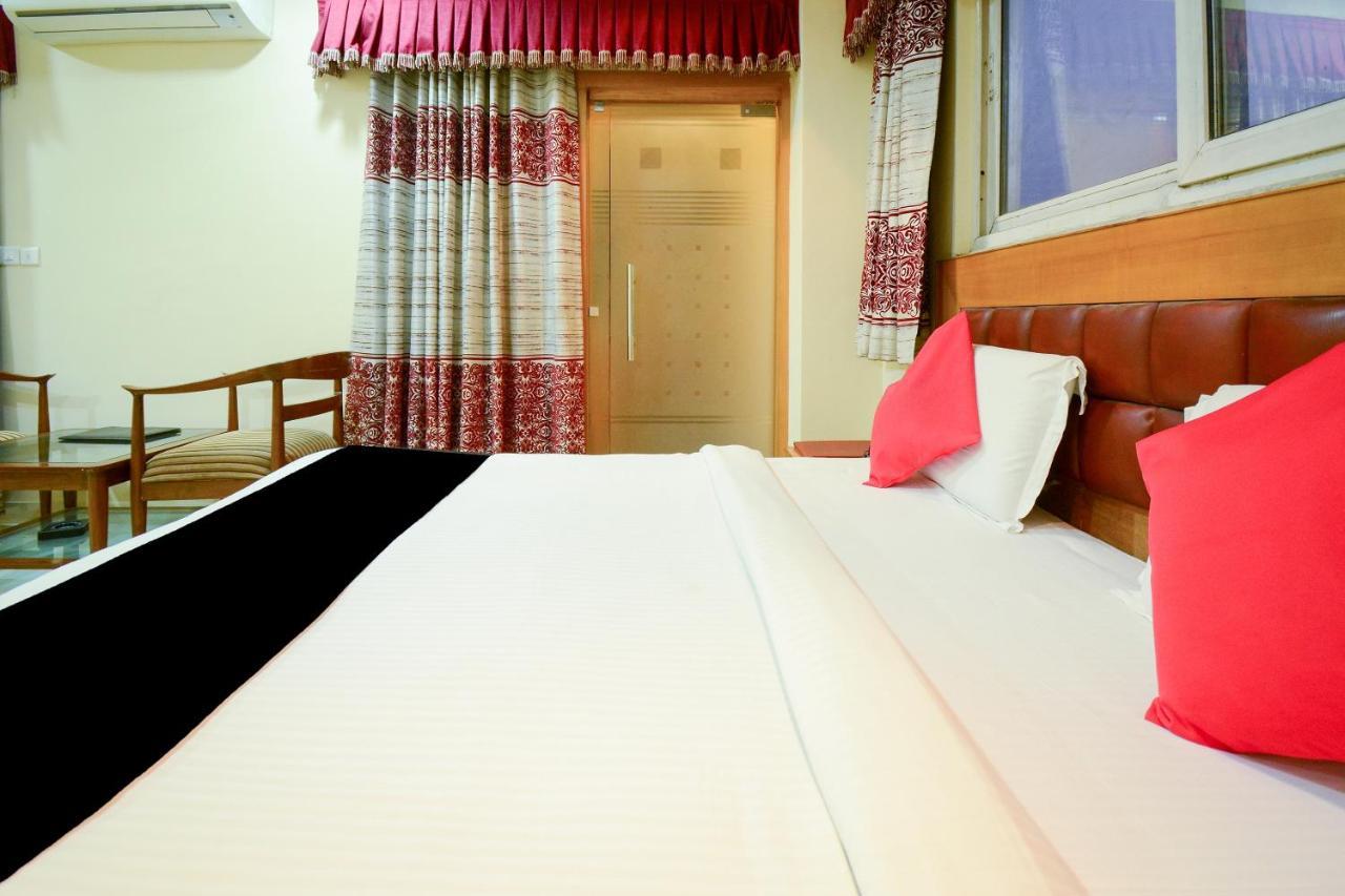 Collection O 2521 Hotel The Vinayak Gválijar Exteriér fotografie