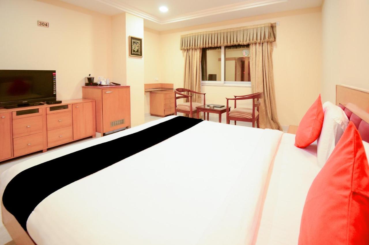 Collection O 2521 Hotel The Vinayak Gválijar Exteriér fotografie